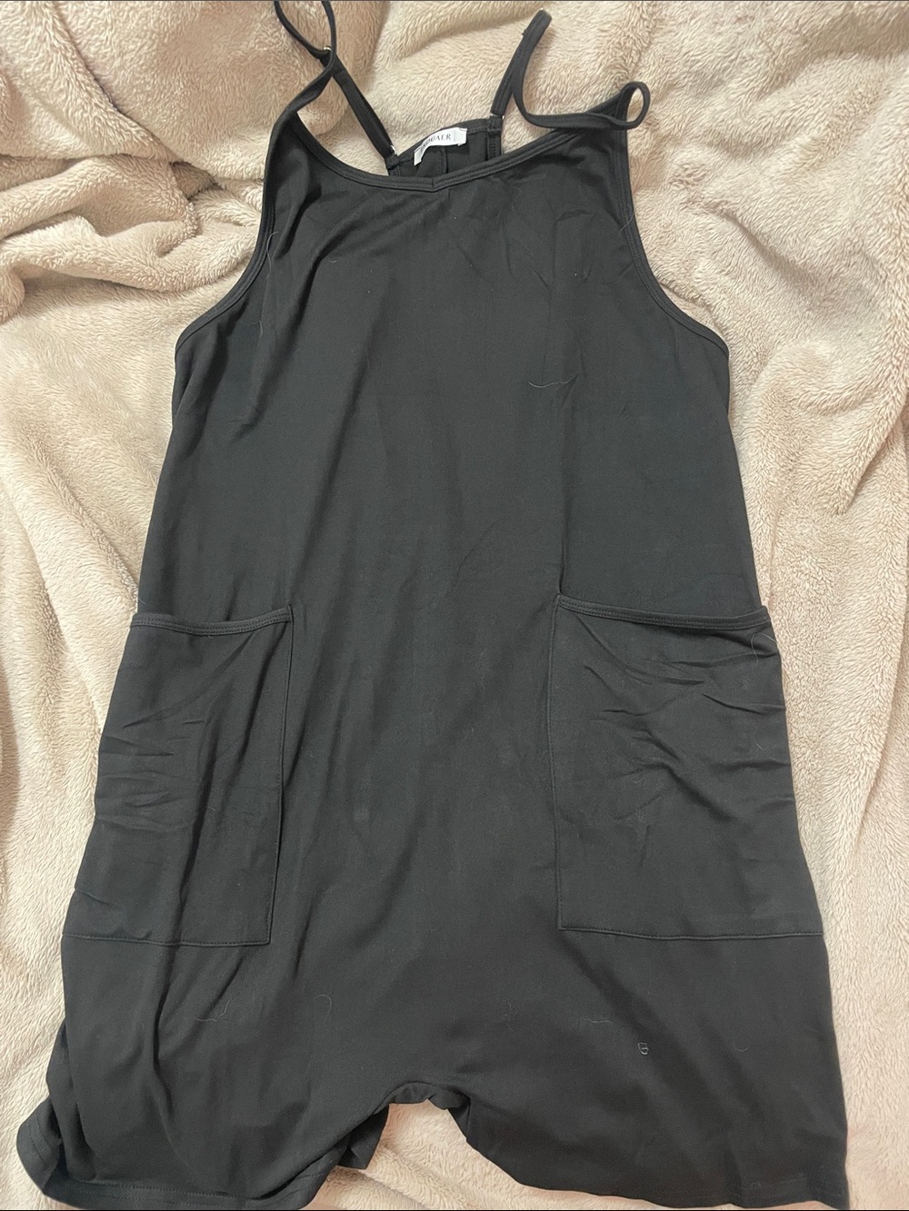 Black Sleeveless Pocket Romper

Worn only once to try on brand new